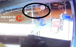 Erdemli’de Motosiklet ile Kamyonetin Çarpıştığı Kaza Güvenlik Kamerasına Yansıdı