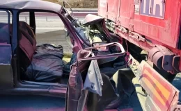 Mersin’de Otomobilin Tıra Arkadan Çarpması Sonucu 1 Kişi Öldü