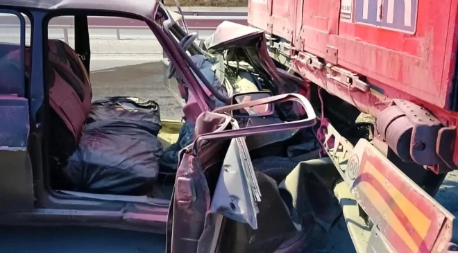 Mersin’de Otomobilin Tıra Arkadan Çarpması Sonucu 1 Kişi Öldü